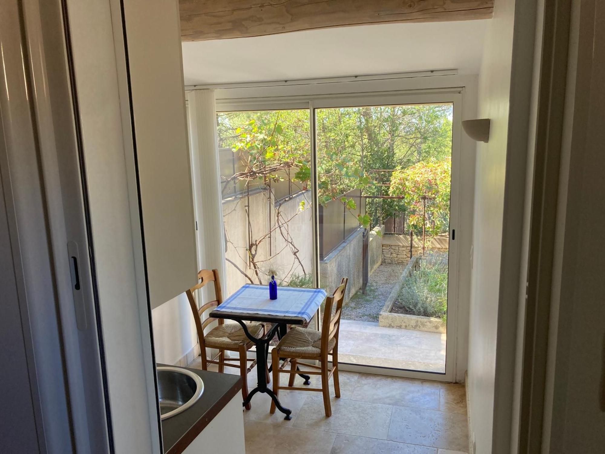Le Gite Sous Les Pins Les Taillades Exterior foto